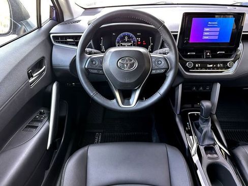 Used 2024 Toyota Corolla Cross XLE image 19