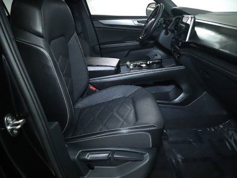 Used 2024 Volkswagen Atlas Cross Sport SE w/ Panoramic Sunroof Package image 34