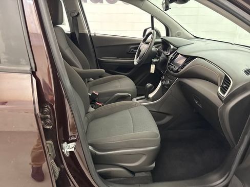 Used 2021 Chevrolet Trax LS FWD image 30