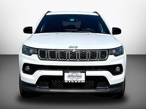 Used 2024 Jeep Compass Latitude AWD/4WD image 2