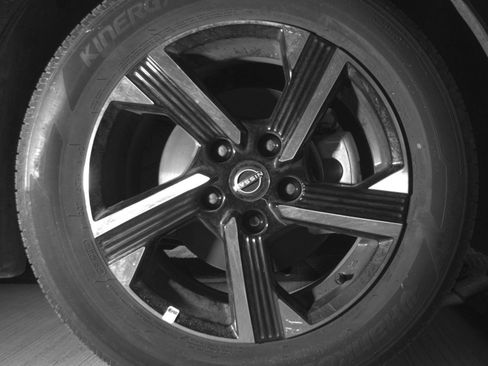Used 2025 Nissan Sentra SV FWD image 13