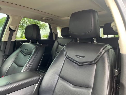 Used 2017 Cadillac XT5 Luxury w/ Driver Awareness Package FWD image 10