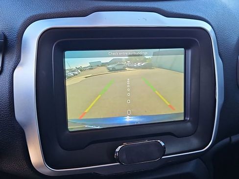 Used 2018 Jeep Renegade Latitude image 24