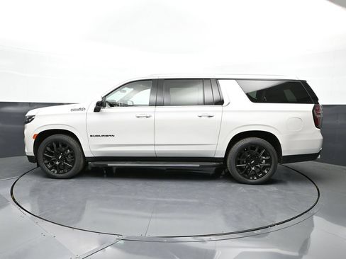 Used 2022 Chevrolet Suburban High Country w/ LPO, Illumination Package AWD/4WD image 36
