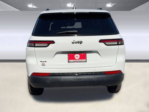 New 2025 Jeep Grand Cherokee L Altitude image 8