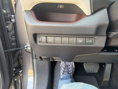 Used 2025 Toyota RAV4 Limited image 22