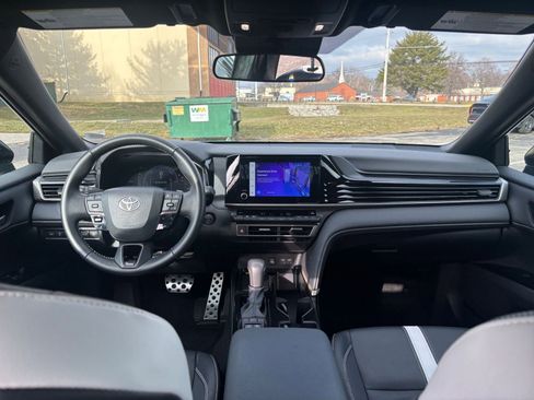 Used 2025 Toyota Camry SE image 31