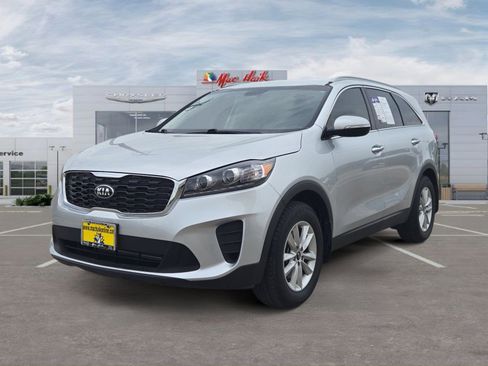 Used 2019 Kia Sorento LX w/ LX Convenience Package image 1