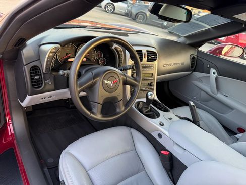 Used 2005 Chevrolet Corvette Coupe w/ Preferred Equipment Group RWD image 21
