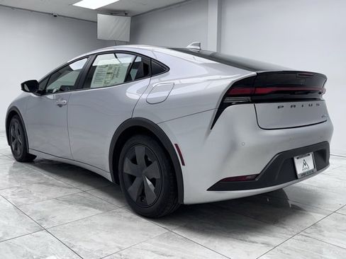 Used 2024 Toyota Prius LE image 5