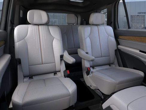 New 2026 Cadillac Vistiq Luxury w/ LPO, Floor Liner Package AWD/4WD image 17