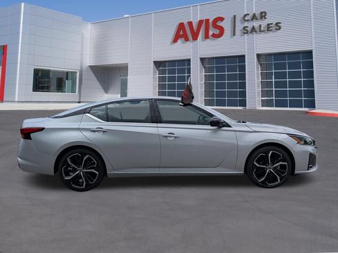 Used 2025 Nissan Altima 2.5 SR FWD image 5