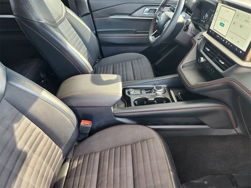 Used 2025 Ford Explorer ST-Line image 13