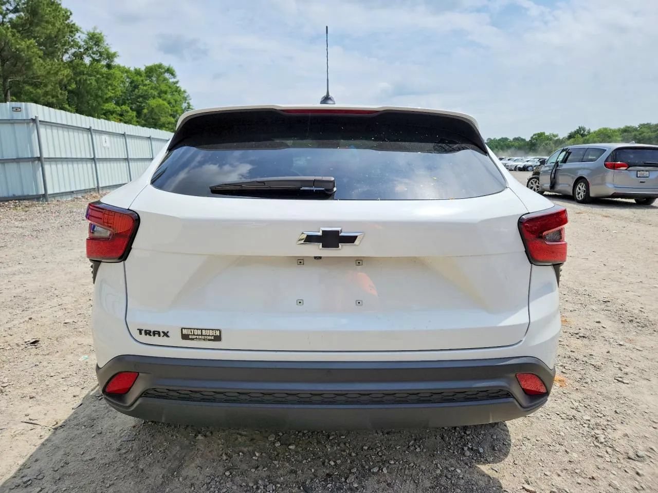 Used 2025 Chevrolet Trax LS w/ LS Convenience Package FWD image 6