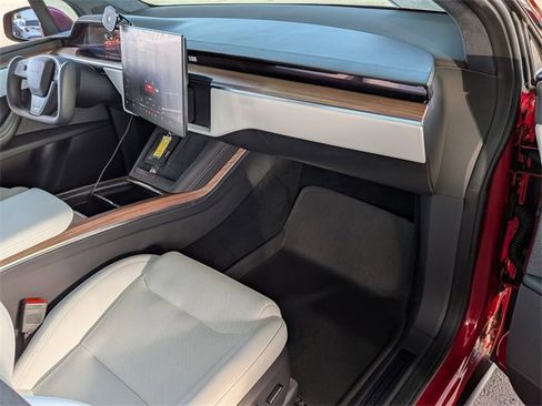 Used 2025 Tesla Model X image 30