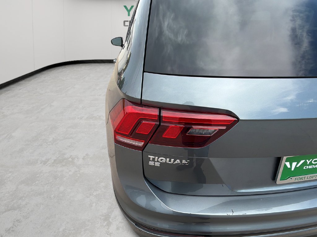 Used 2021 Volkswagen Tiguan SE R-Line AWD/4WD image 46