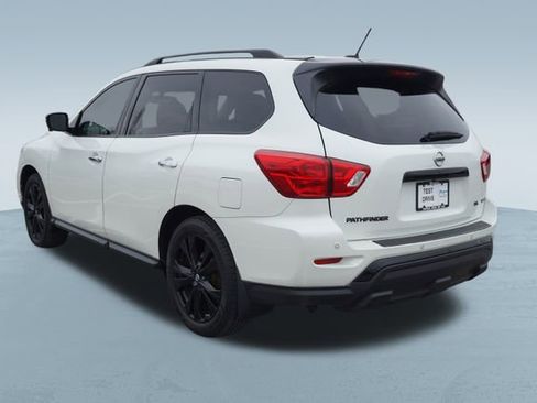 Used 2018 Nissan Pathfinder SL w/ Midnight Edition Package image 5