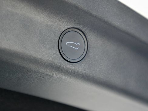 Used 2022 Tesla Model Y Performance AWD/4WD image 9