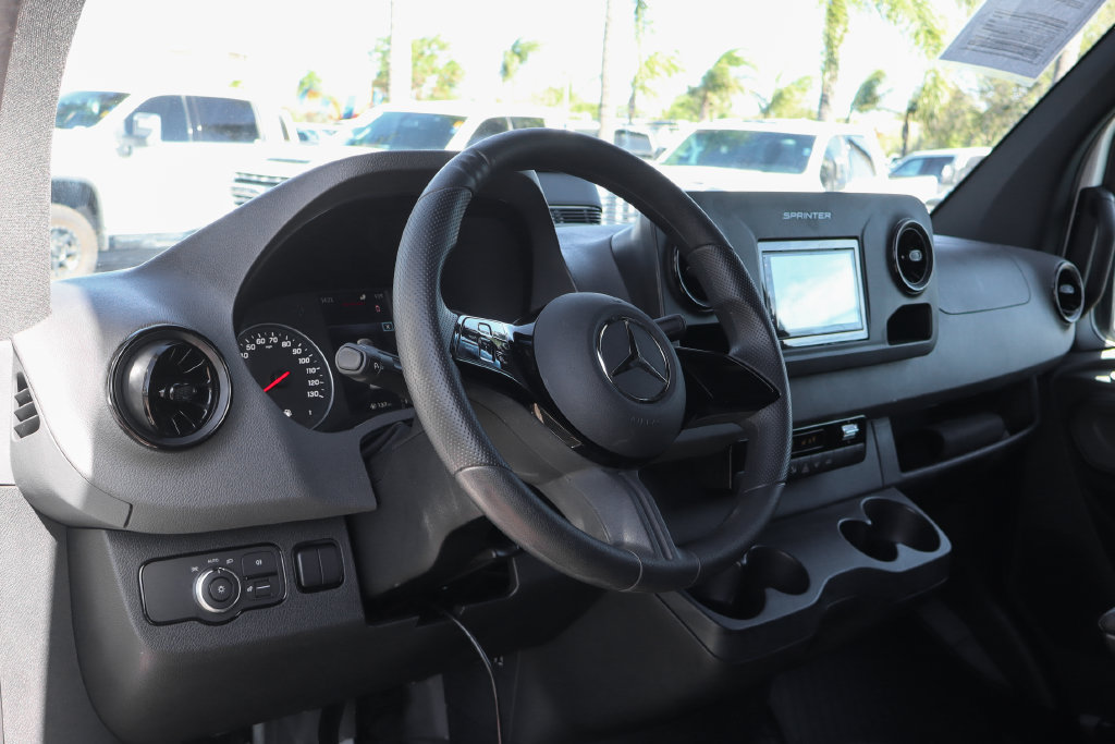 Used 2025 Mercedes-Benz Sprinter 2500 image 24