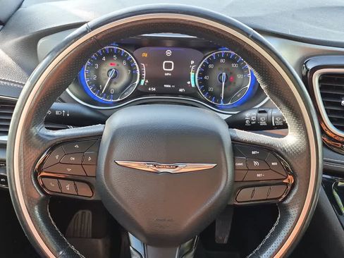 Used 2019 Chrysler Pacifica Limited w/ S Appearance Package image 16