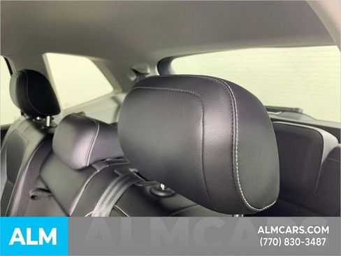 Used 2024 Volkswagen Tiguan SE image 32