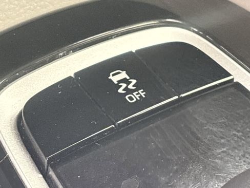 Used 2020 Toyota Corolla LE image 31