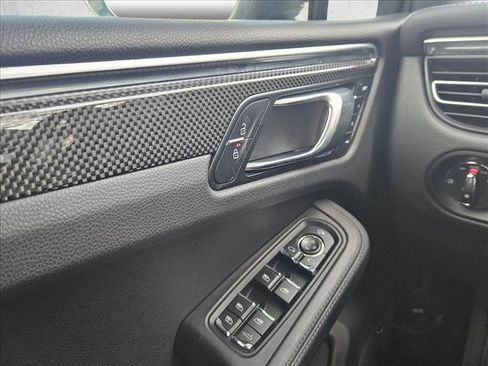 Used 2022 Porsche Macan S image 24