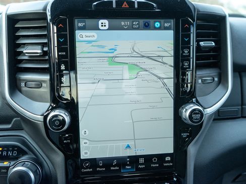 Used 2024 RAM 2500 Big Horn w/ Sport Appearance Package image 18