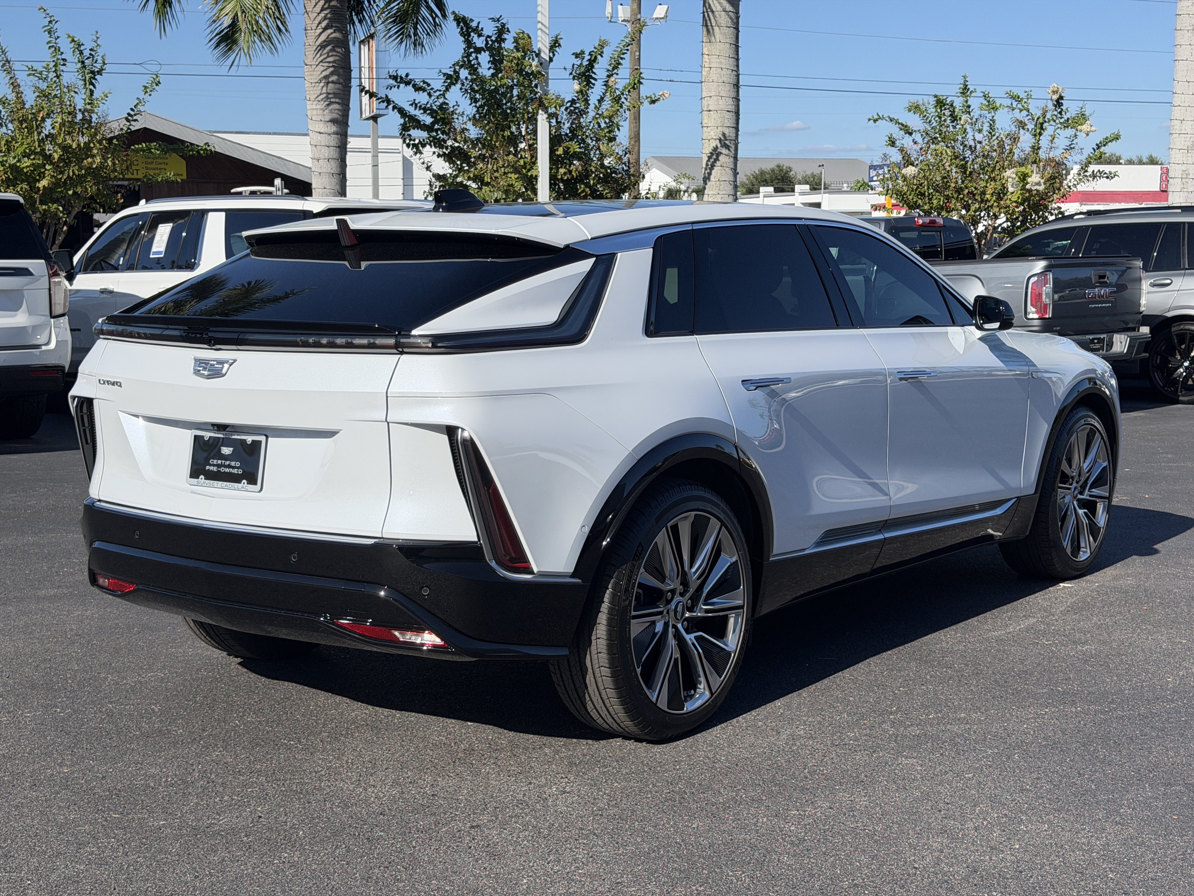 Used 2027 Cadillac Lyriq Signature Luxury RWD image 7