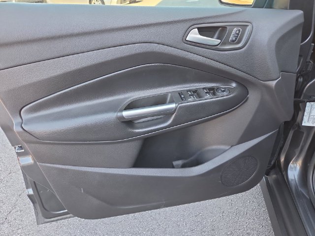 Used 2017 Ford C-MAX SE FWD image 13
