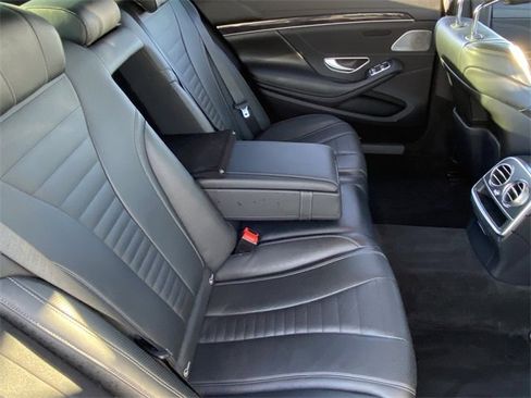 Used 2019 Mercedes-Benz S 560 Sedan image 21