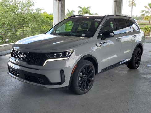Used 2023 Kia Sorento SX image 4