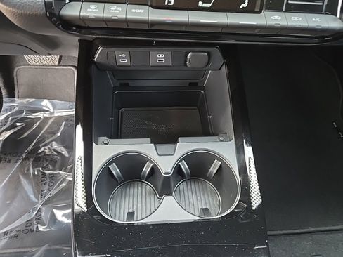 Used 2026 Toyota Prius Plug-In Hybrid image 31