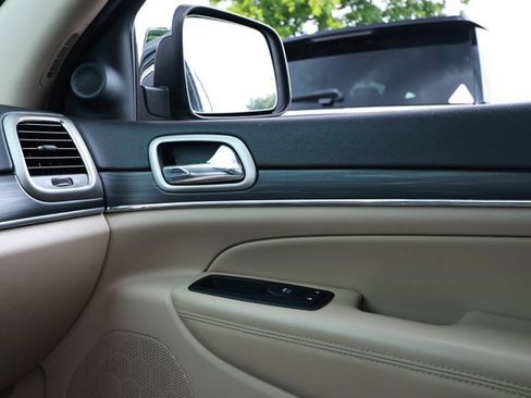 Used 2020 Jeep Grand Cherokee Limited w/ Luxury Group II RWD image 28