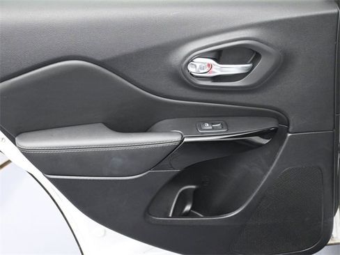 Used 2023 Jeep Cherokee Altitude Lux image 25