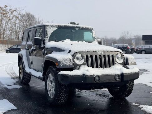 Used 2018 Jeep Wrangler Unlimited Sahara w/ Connectivity Group image 3