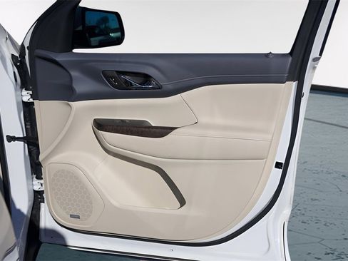 Used 2020 GMC Acadia Denali w/ Technology Package image 29