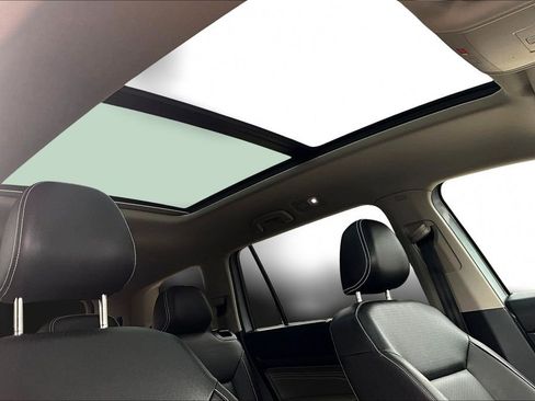 Used 2023 Volkswagen Atlas SE w/ Panoramic Sunroof Package image 27