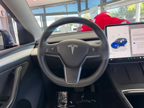 Used 2024 Tesla Model Y Long Range AWD/4WD image 43
