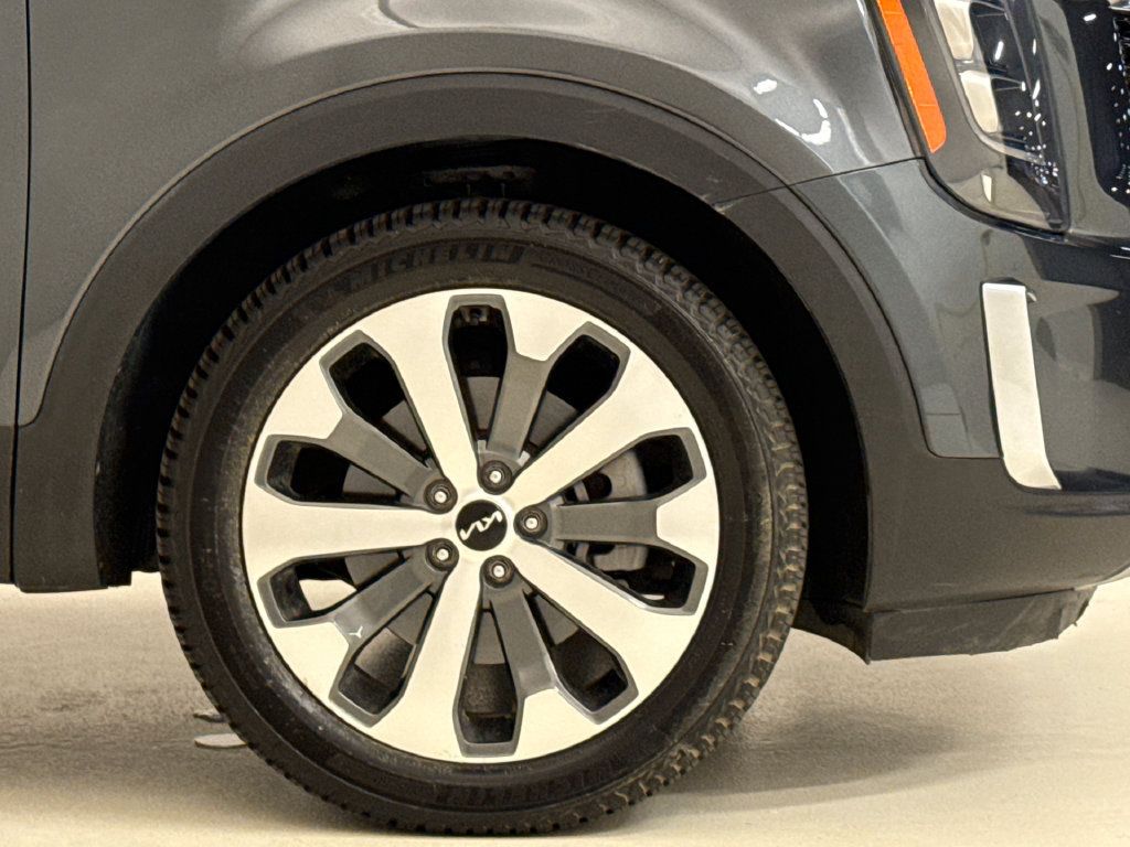 Used 2022 Kia Telluride EX w/ EX Premium Package FWD image 6