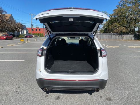 Used 2018 Ford Edge SE image 24