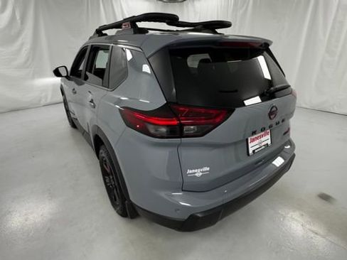 Certified 2026 Nissan Rogue SV AWD/4WD image 5
