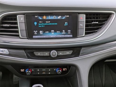 Used 2019 Buick Enclave Essence image 19