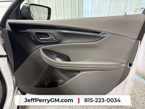Used 2018 Chevrolet Impala LT FWD image 21