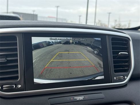 Used 2021 Kia Sportage LX image 17
