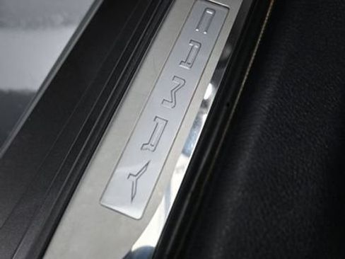 Used 2023 Toyota Camry SE w/ Convenience Package FWD image 18