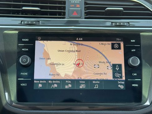 Used 2018 Volkswagen Tiguan SEL image 30