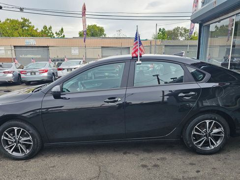 Used 2023 Kia Forte LXS image 2