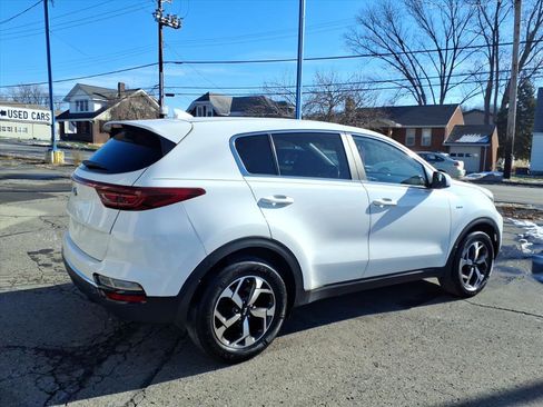 Used 2021 Kia Sportage LX image 3