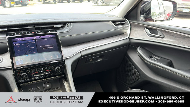 Used 2023 Jeep Grand Cherokee L Limited w/ Luxury Tech Group II AWD/4WD image 25